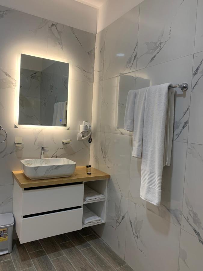 Belux Hotel Tiranë Luaran gambar