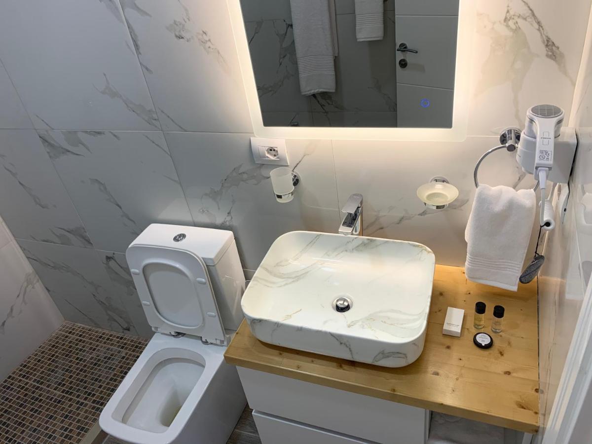 Belux Hotel Tiranë Luaran gambar